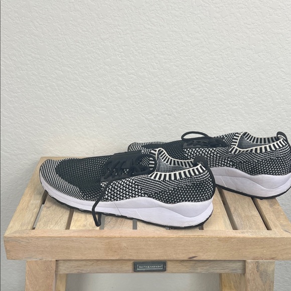 Steve Madden Women’s Monochrome Knit Sneakers Size 10 - Picture 5 of 6